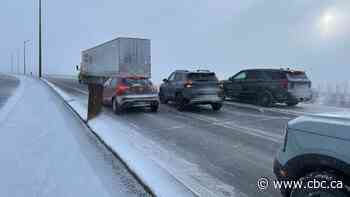 At least 30 crashes reported as blizzard hits Manitoba, closes Highway 1 from Winnipeg to Brandon