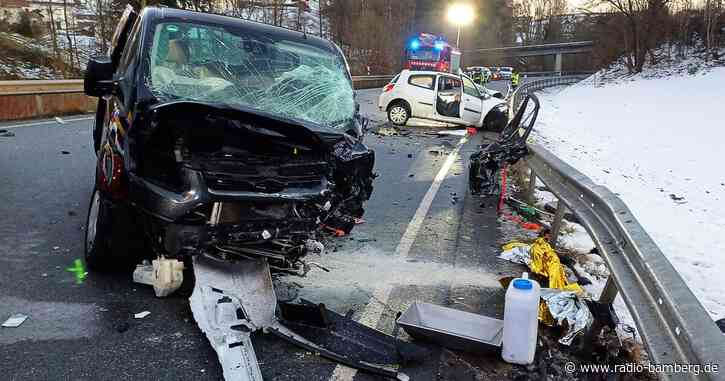 Frau stirbt bei Frontalzusammenstoß in Niederbayern