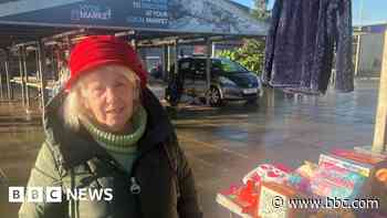 Row erupts as parasols replace fixed market stalls