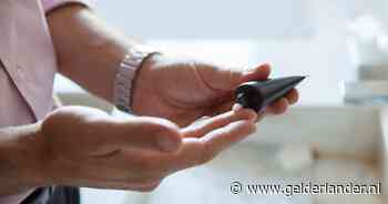 Vader (54) zou goud geld verdienen als piloot, maar wat doen al die crèmes en poeders dan bij hun thuis?