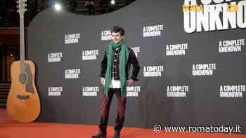 Tutti pazzi per Timothée Chalamet. Il red carpet per l'anteprima nazionale del biopic su Bob Dylan