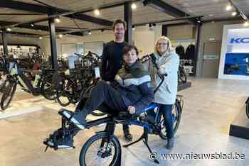 Kenzo (18) en mama krijgen elektrische tandem in bruikleen: “Fantastisch gebaar van vzw WonderKids”