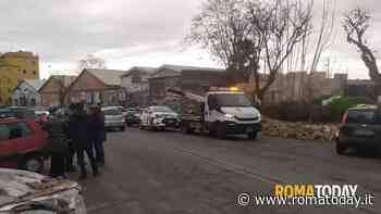 Appio Tuscolano, crolla un muro della stazione: 7 auto danneggiate