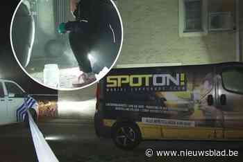 Onbekende gooit molotovcocktail naar bestelwagen op oprit in Mol