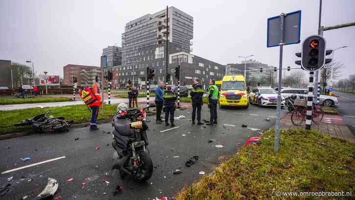 Scooters botsen op elkaar: vrouw zwaargewond na enorme klap