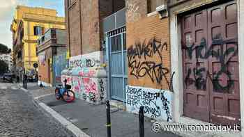 Scontri a San Lorenzo, via le scritte dai muri: scende in strada il quartiere