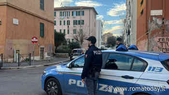 Agenti accerchiati al Quarticciolo: espulso il tunisino liberato dai pusher. Assemblea contro il "modello Caivano"