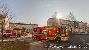 Rauchentwicklung in Burghauser Häuserblock: Feuerwehr weckt schlafenden Bewohner