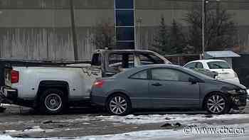 Toronto police investigating tow truck on fire in Scarborough parking lot