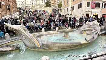Piazza di Spagna, tutti d'accordo: “Niente pranzi al sacco” all'ombra della Barcaccia