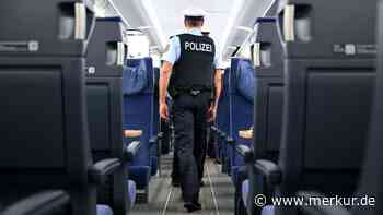 Bombendrohung bei der DB: Polizei räumt Bahnhof in Bayern und durchsucht Züge