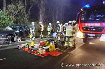 FW-E: Schwerer Verkehrsunfall - eine Person im Fahrzeug eingeschlossen