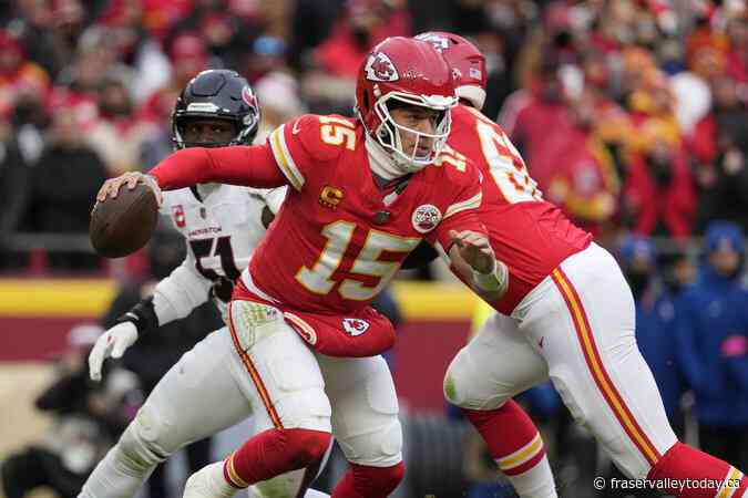 Mahomes and Kelce help Chiefs to a 23-14 win over Texans and another AFC title game trip