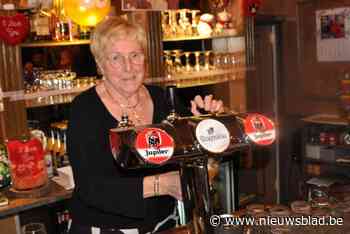 Stamgasten verrassen Anita (76), 50 jaar bazin in Café Reinaert: “Ik wil graag nog wat jaren voortdoen”