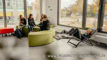 Ohne Klassenzimmer und fixe Fächer: Augsburger Realschüler lernen nach ihrem eignen Plan