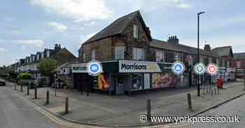 Robber attacks convenience store employee