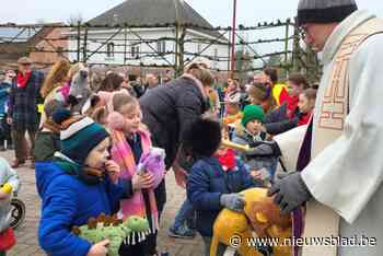Nieuwe gilde Toontje Bel brengt massa feestvierders op de been