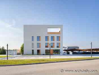 BudexHUB Administrative Building / Studio Perspektiv