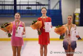 Ze trok haar pakje alleen aan voor de foto: Nina Pinzarrone pakt Belgische titel kunstschaatsen … zonder te schaatsen