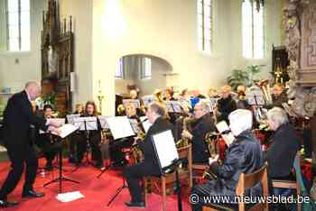 Koen Thijs dirigeert opnieuw harmonie Sint-Amelberga tijdens nieuwjaarsconcert