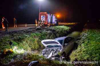 Automobiliste belandt met auto in de sloot