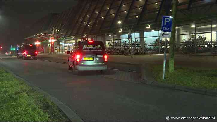 Lelystad - Herinrichting Stationsplein Lelystad begonnen: automobilisten moeten nog even wennen aan nieuwe situatie