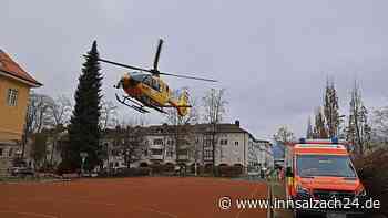 Alarm in Bad Reichenhall: Mädchen (7) klemmt sich Hand in Rolltreppe ein