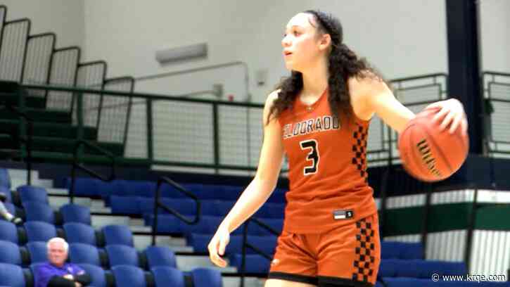 Bella Hines reaches 3,000 career points