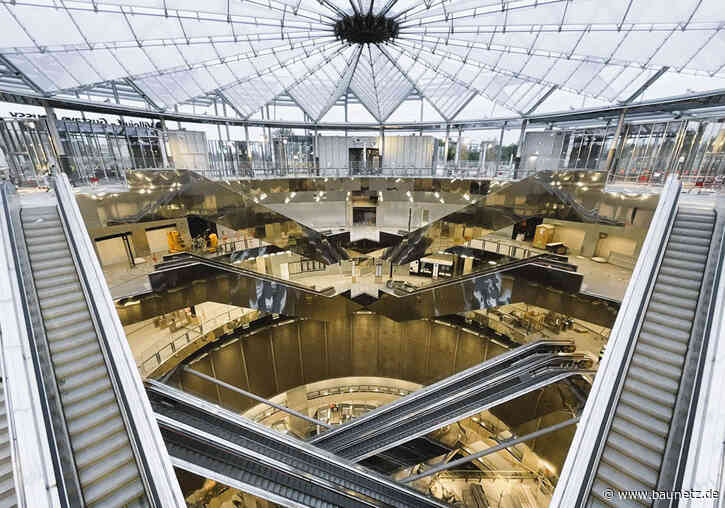 Ein sehr tiefer Tiefbahnhof
 - Metrostation in Paris von Dominique Perrault