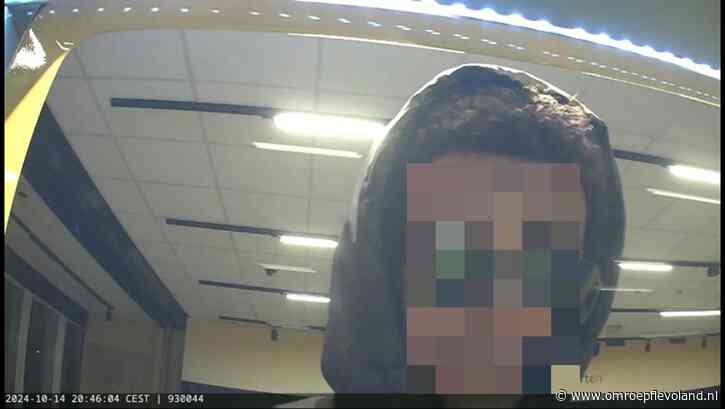 Lelystad - Politie dreigt beelden van jonge oplichter herkenbaar te maken als hij zich niet meldt