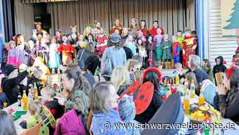 Narrenzunft Unterschwandorf: Kinder feiern  Fasnet in Waldkulisse