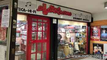 Addio a EffettoSuono: dopo 40 anni in vendita il negozio di musica, luogo “cult” di Roma sud