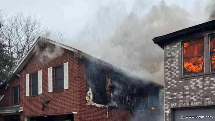 Austin Fire responds after 2 homes catch fire in south Austin