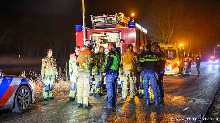 Bestuurder ontsnapt uit auto die kopje onder gaat