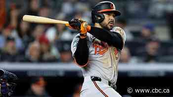 Blue Jays reach 5-year, $92.5 US deal with slugger Santander, pending physical