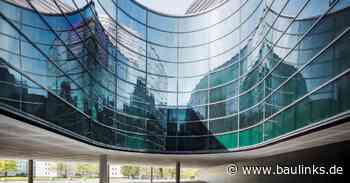 Glas Marte: Geschwungene Glasfassade aus Uniglas Sun