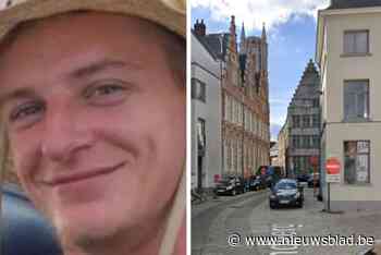 Kevin (27), die op oudejaarsnacht in coma werd geslagen, is weer wakker: “Er wacht hem nog een lange revalidatie”