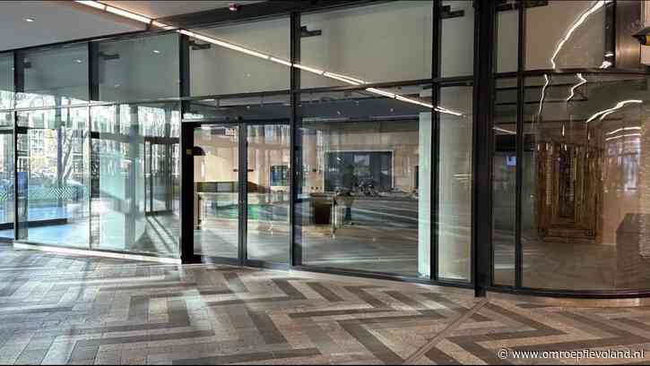 Almere - Syrisch restaurant vertrekt na jaar uit stationshal Almere Centrum