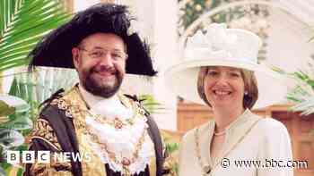 Tributes paid after former lord mayor dies aged 77