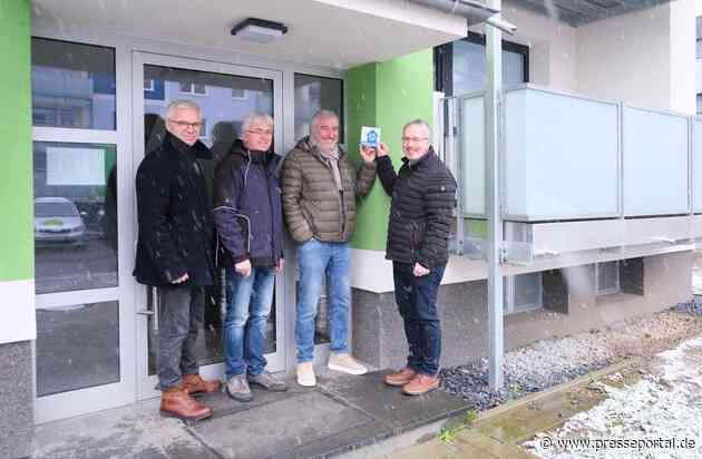 POL-GT: Einbrechern wird es schwer gemacht - Polizei übergibt weitere Plaketten "Zuhause sicher" an den Bauverein Gütersloh