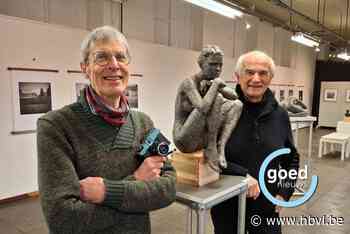 Eric en Toon exposeren hun werken in oud schoolgebouw: “Creatief met oude vervallen filmrolletjes”