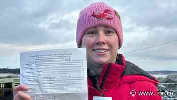 Scallop fishers scoop invasive sea vomit from Bay of Fundy in aid of science