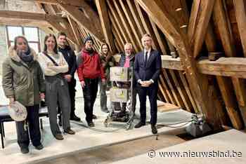 Restaurateur ‘bakt’ klopkever uit Brugs monument met microgolven: “Techniek met veel voordelen”