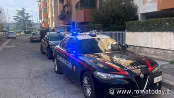 Prende casa in affitto e scompare. Il proprietario trova altri locatari, lei torna e scoppia il caos