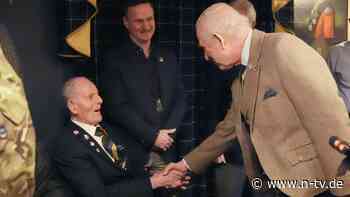 Bei royalem Besuch in Schottland: Charles trifft 99-jährigen D-Day-Veteranen