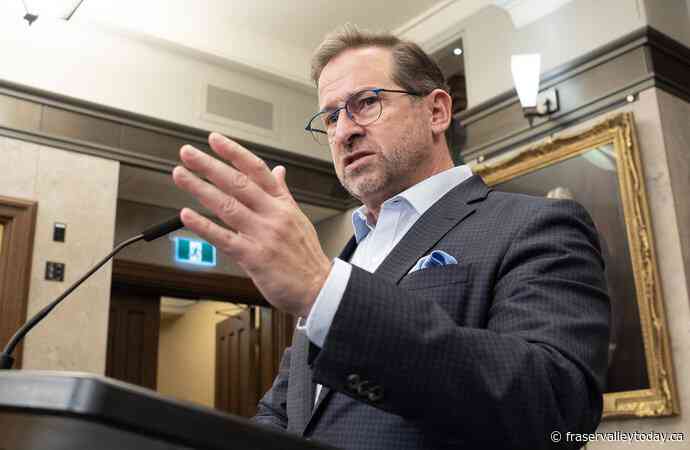 Cutting energy to U.S. in response to Trump tariffs is ‘absurd,’ says Bloc leader