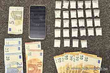 Dealer gevat nadat hij politievoertuig probeerde te rammen