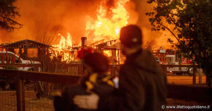 Gli incendi a Los Angeles forse non si potevano evitare, ma certamente contenerne l’impatto sì