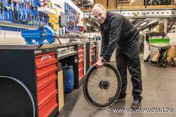 Dries is opnieuw Belgisch kampioen fietsband wisselen: “Hebben zaterdag nog geoefend met de collega’s”