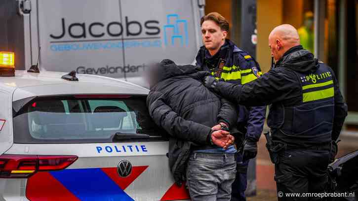 Automobilist rijdt twee keer in op groepje mensen na ruzie in coffeeshop